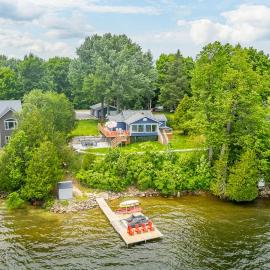 Lakefront Retreat w Hot Tub & Sauna 4-Season, hotel v destinácii Kawartha Lakes