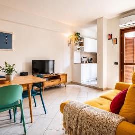 Bright Milan Apartment - City Center & Terrace, khách sạn ở Milano