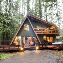 Forest View Chalet、Glacierのホテル