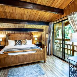 Forest View Chalet, hotel em Glacier