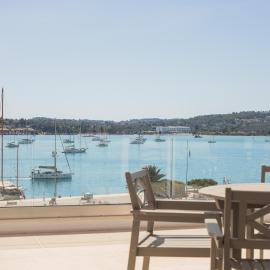 Marina View Apartments Porto Cheli: Porto Heli şehrinde bir otel