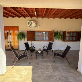 Casa linda com 3 quartos no centro da Barra do Garças, hotel in Barra do Garças