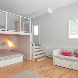 Sunlit Downtown Loft with Private Entry & Patio-1A, hotelli kohteessa Halifax