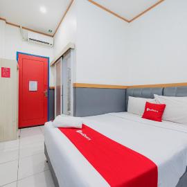 RedDoorz near Sarinah Mall