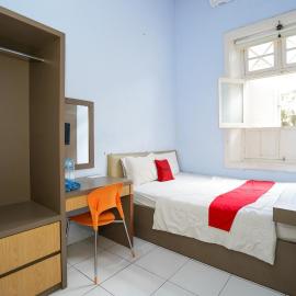 RedDoorz Near Stasiun Lawang, hotell i Lawang