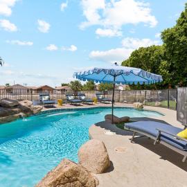 Resort-Style 5BR FREE Pool Heat Putting Green