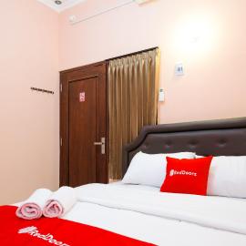 RedDoorz Syariah Miyona near Siliwangi Semarang, hotel in Kalibanteng-kidul