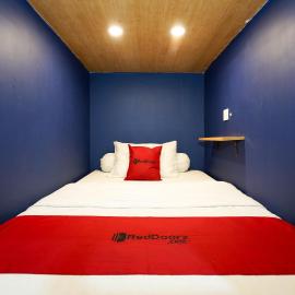 Reddoorz Hostel near Malang Train Station 3