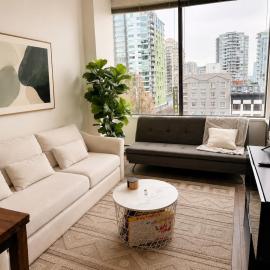 Downtown Vancouver I Free Parking & free bikes I Sleeps 4