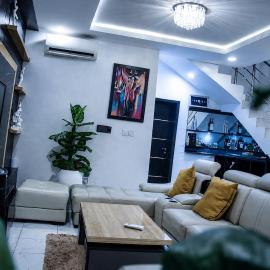Cozy 2bd Home modern Comforts, Alexa, Solar system, hotel en Lekki