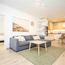 Cozy & Bright 2-Bedroom Apt in Trenčín with Free Parking, hotel v Trenčíne