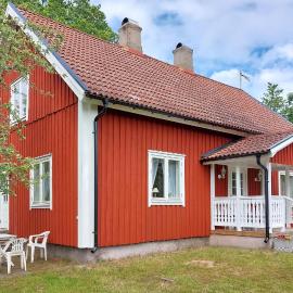 1 Bedroom Awesome Home In Lönashult, hotel a Lönashult