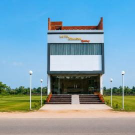 HOTEL ABHIANK RESIDENCY RESTAURANT & BANQUET Hall, hotel di Sādisopur