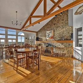 Isaiah Tubbs Resort & Conference Centre, хотел в Пиктън