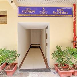 OYO 91174 Hotel Raj Mahal, hotel v destinaci Turambhe