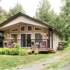 Woodland Bungalow، فندق في Glacier