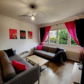 Maison cosy avec jardin - Proche centre d'Arras、アラスのホテル