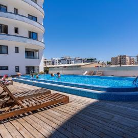 Bright Stylish Flat With Balcony & Shared Pool, hotell i Scala