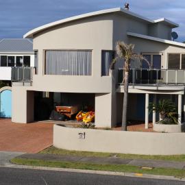 Comfortable 4 Bedroom house at Ohope Beach, hotel in Ohope Beach