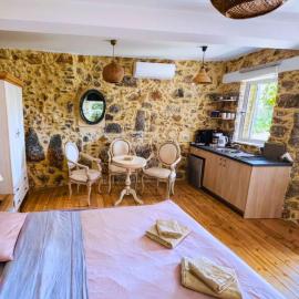 Roza Stone Studio with Private Veranda & Mountain view