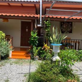 บ้านเคคานการ์เด้น K Khan Walking Street Garden Home, hotel sa Chiang Khan
