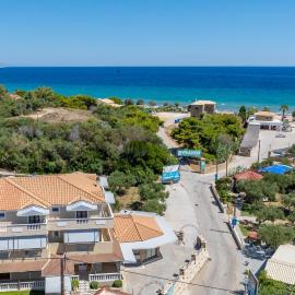 Plaka Sungrace Studios & Apartments, hotel in Vasilikos