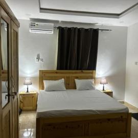 New Luxury Holiday Home Near the Beach, hotel u gradu Brufut