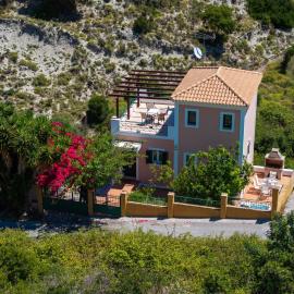 Villa Verde with Outdoor Jacuzzi, hotel in Divarata