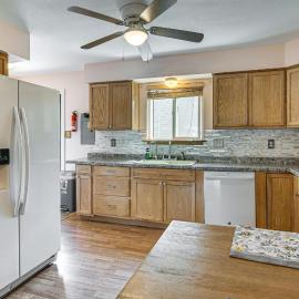 3 Mi to Old Town Arvada! Family Townhome w/ Patio, hotel em Arvada