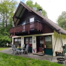 Ferienhaus Tindy am Silbersee, hotel in Frielendorf