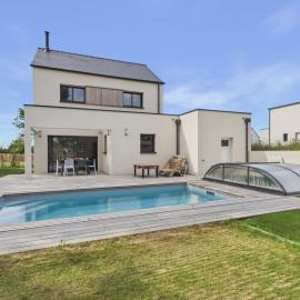 Maison tout confort, jardin & piscine chauffée, hotel in Pléneuf-Val-André
