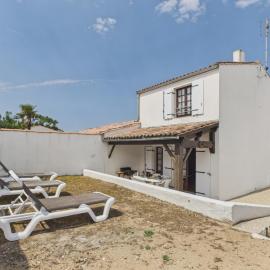 Plage à 50 m, séjour pour 5 avec jardin & bbq