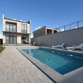 Modern Villa with Private Pool & Garden by Domel, hotel in Kotaykʼ