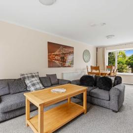 3bed house with garden and free parking