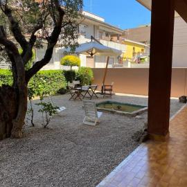 villetta con giardino a cinque passi dal mare, hotel in Roseto degli Abruzzi