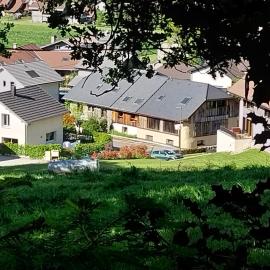Studio minimaliste, lac et montagnes, hotel in Duingt