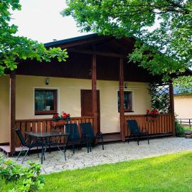 Chaty u rybníka Brodský, hotel in Červený Kostelec