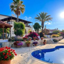 Charming Erimi Villa with Private Pool and Garden View, hotel a Erimi