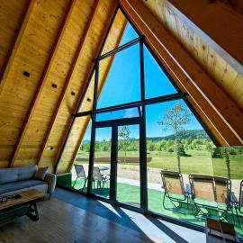 Wolf Ridge Mountain Cabin Montenegro, hotel di Pluzine