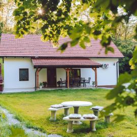 Kuća za odmor Čevo, hotel in Podevčevo