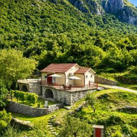 The Mountain's Embrace Villa