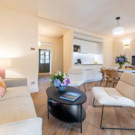Isola Bella Apartments - Via del Voltone, 5 โรงแรมในSomeraro
