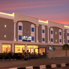 شقق نايت وايت مون للشقق المخدومة, hotel in Khamis Mushayt