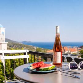 The Yellow Donkey Koumeika Traditional Stay Samos, hotel a Koumeika