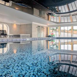Nantsidyll Farm Spa & Holiday Lodges, hotel din Mydroilin