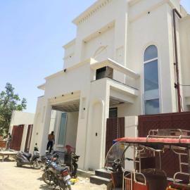 Savadhani Palace, hotel i Govardhan