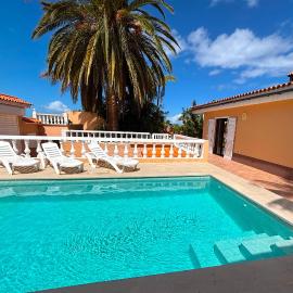 Villa Casa Papaya - All Year Heated Pool, hotel in La Orotava