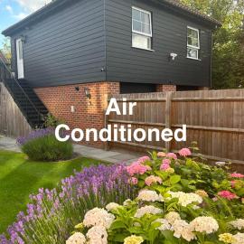 Stansted Coach House - Apartment Hotel