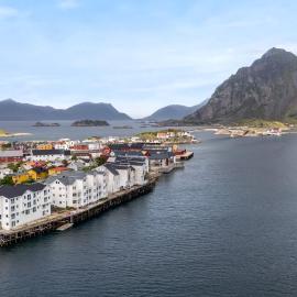 New top-floor apartment in Henningsvær, hotel a Henningsvær