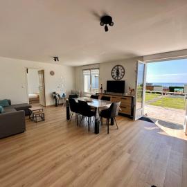 LES PETITS OISEAUX Maison vue mer 2 Chambres، فندق في دْييب